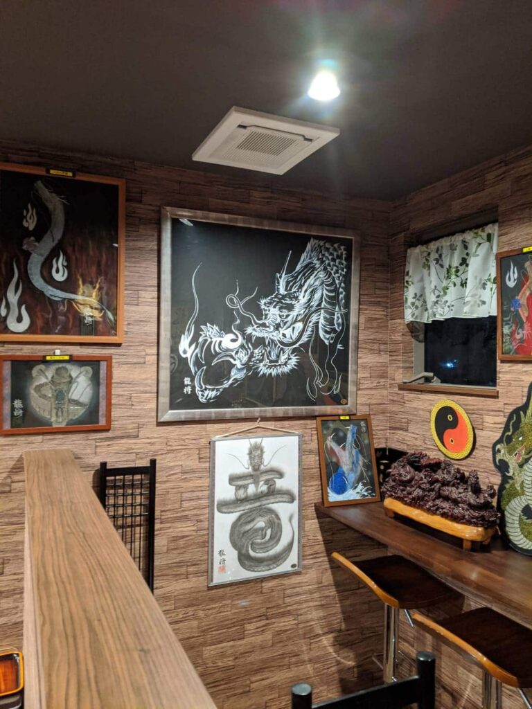 守護龍アートが展示された2階の特別コーナーの様子