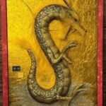 黄金の背景にS字を描くように舞う金龍が力強く表現された、立体的で神聖な守護龍アート